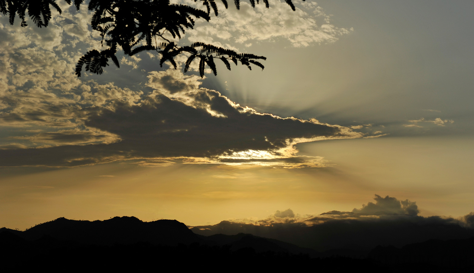 Luang Prabang [70 mm, 1/800 sec at f / 20, ISO 200]